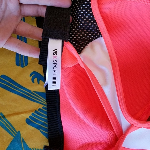 Victoria's Secret VSX Sport Bra EUC - Picture 3 of 4